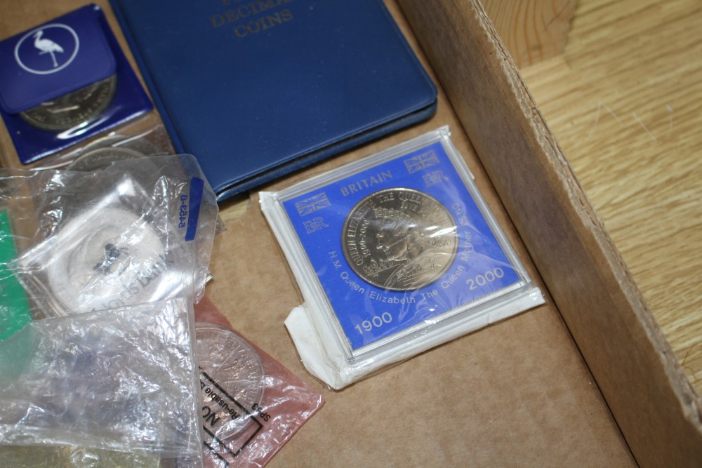 A collection of mainly modern coins, mostly crowns, many in original presentation boxes